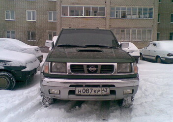 Halogen prawy Nissan Navara D22